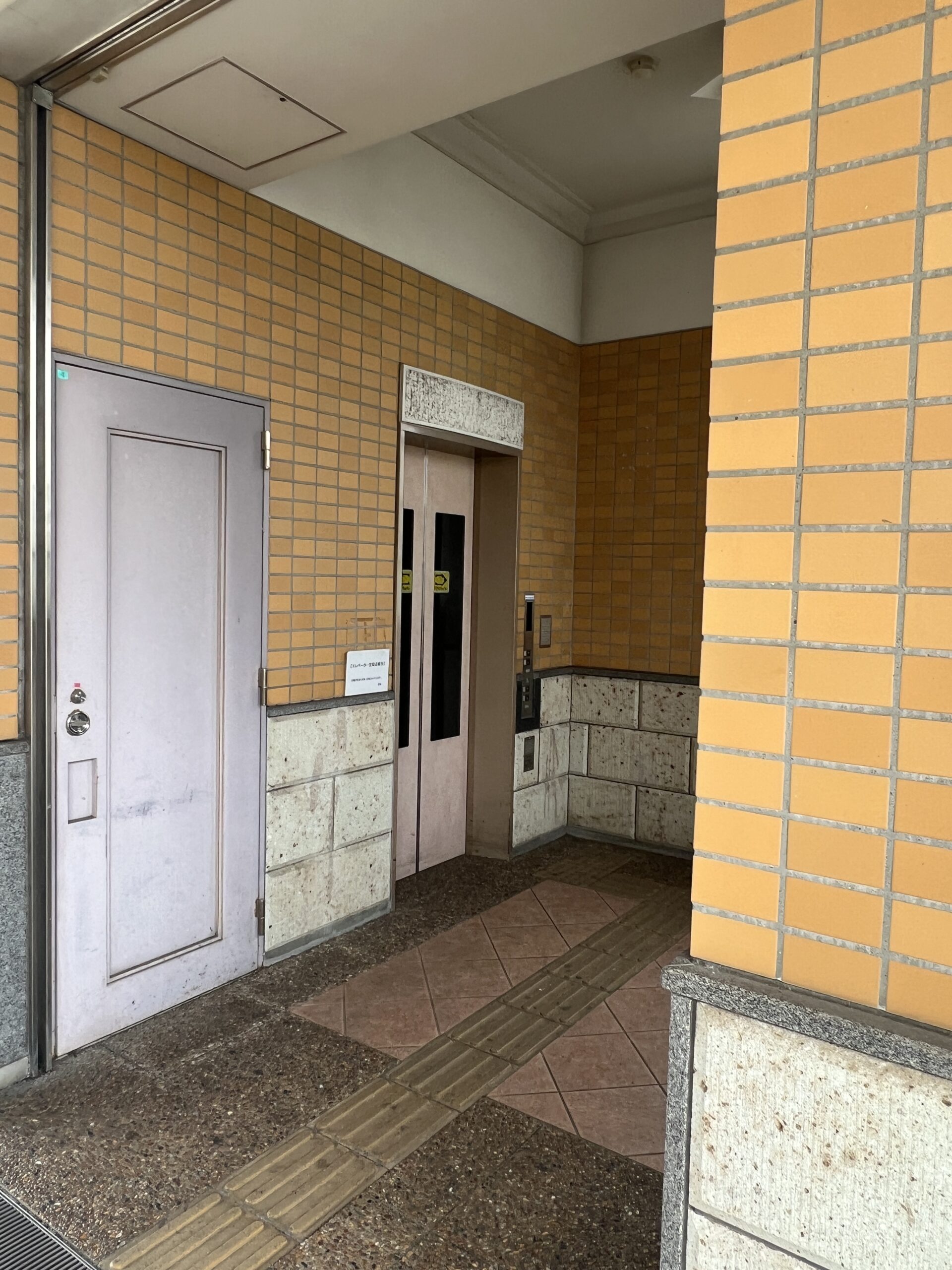 駅舎内のエレベーター