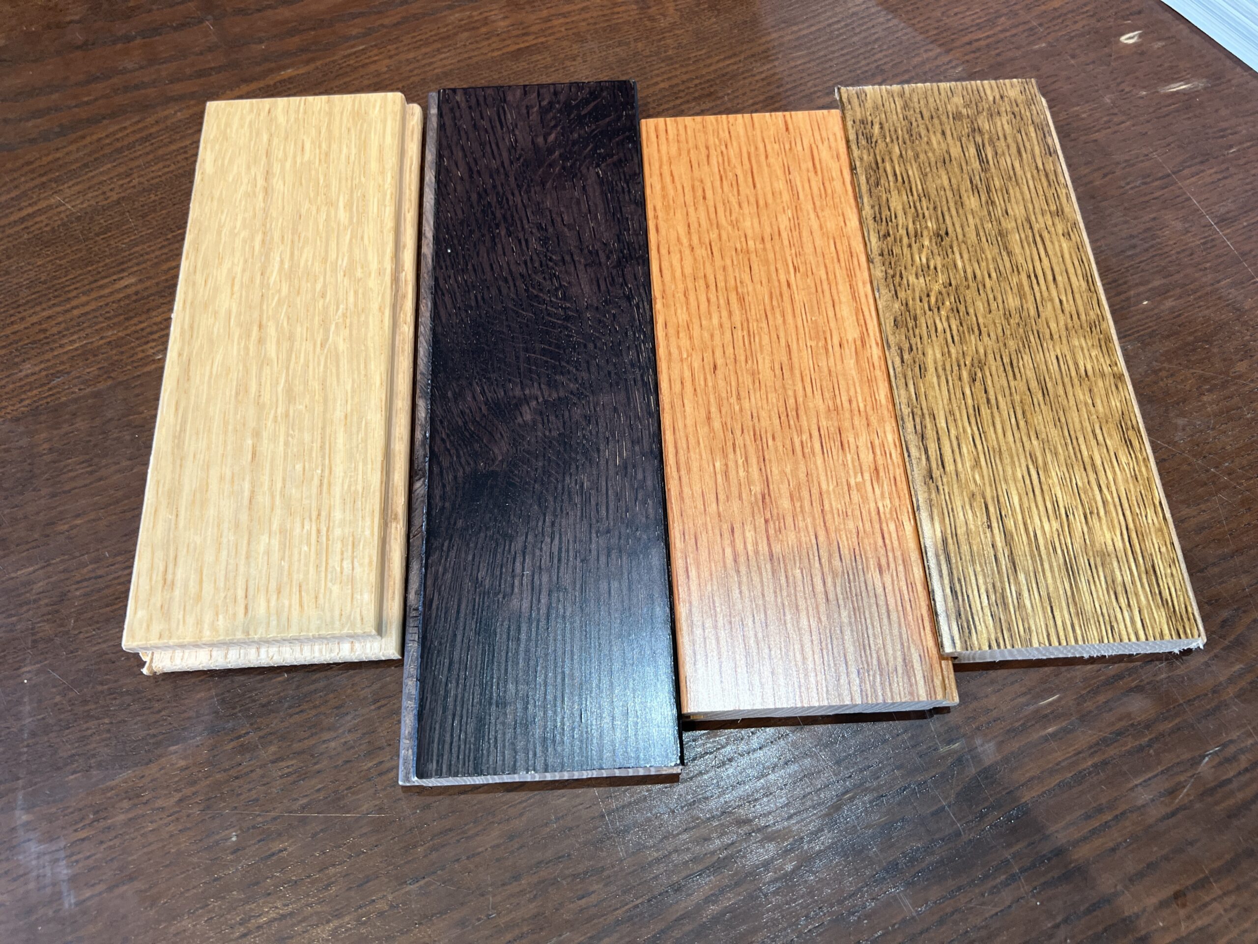 4色のフローリングサンプル